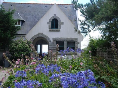 Villa mit großem Grundstück direkt am Mer