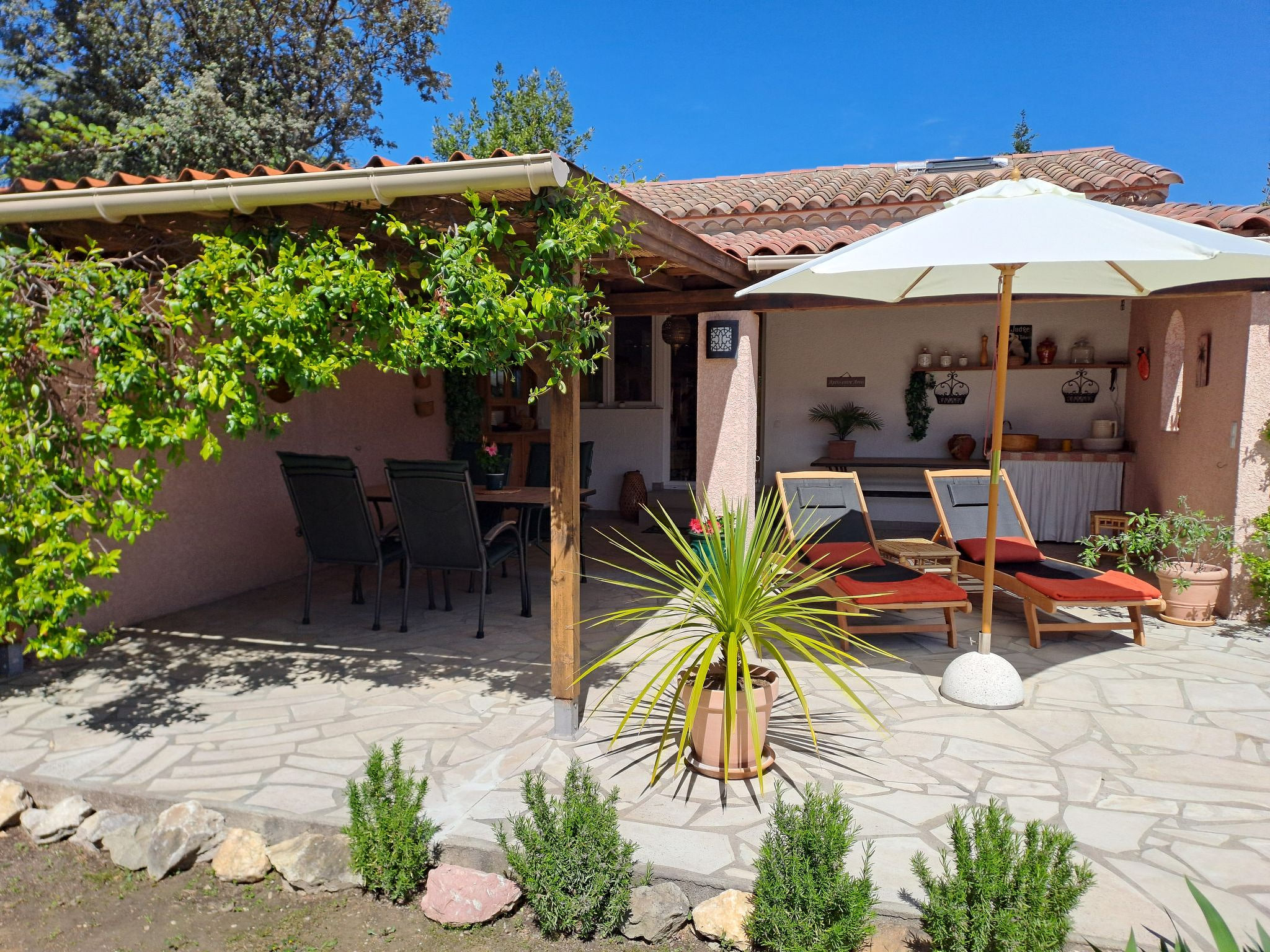 in La Livinière mit Großer Terrasse