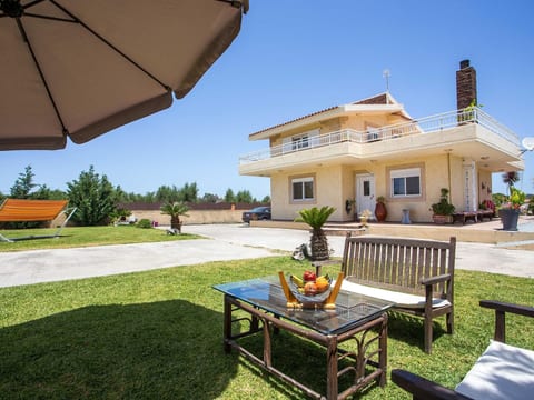 "Laylande House" Villa with mountain views