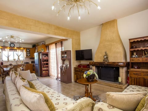 "Laylande House" Villa with mountain views