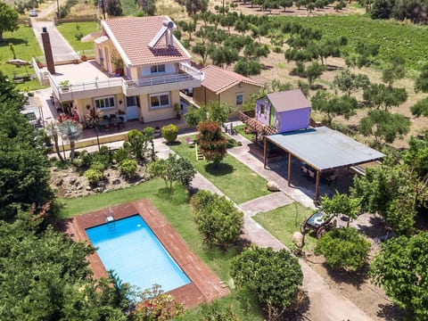 "Laylande House" Villa with mountain views