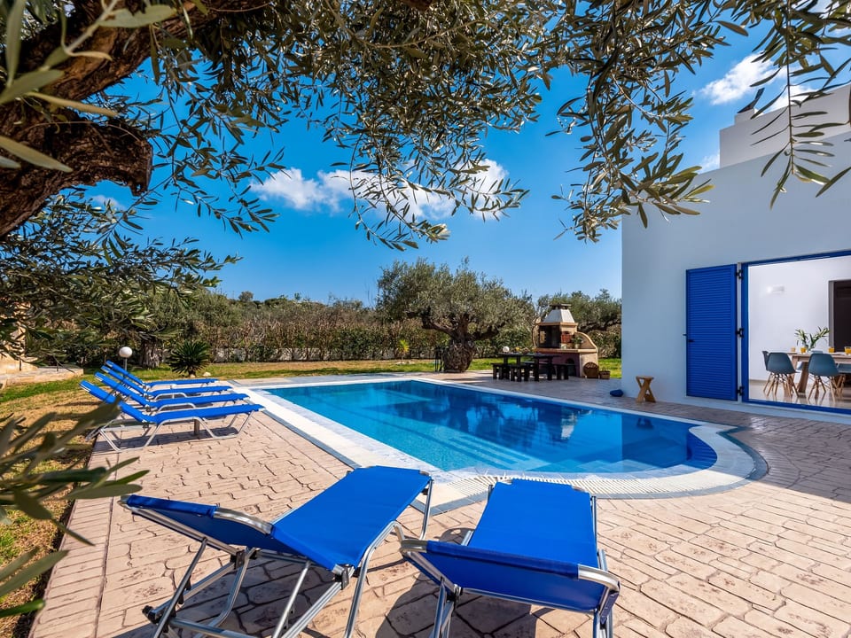 Blue Moon Villa con una gran piscina - Kolympia