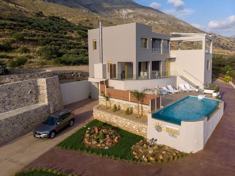 Villa Privater Pool Jacuzzi BBQ Kinderbereich