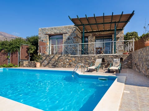 Villa mit Meerblick und privatem Pool, in der Nä