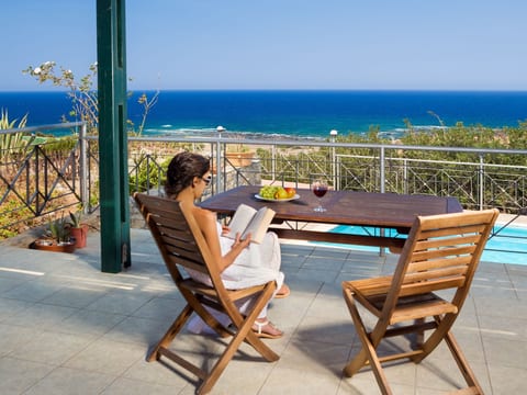 Villa mit Meerblick und privatem Pool, in der Nä