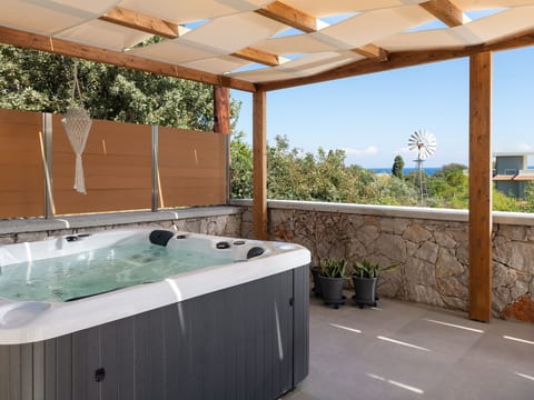 Schöne Pool-Villa Terpsis