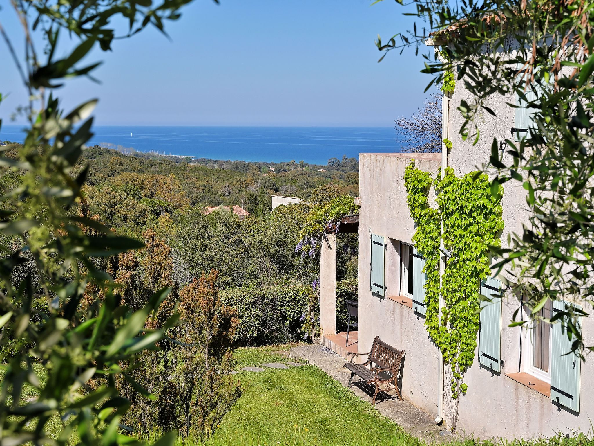 Villa mit Meerblick U Castagnu in geschützter Natur