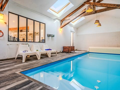 Landgut "Villa Léànie" mit Innenpool
