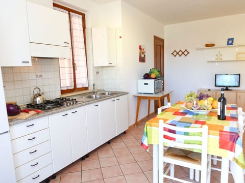 Helle mediterrane Villa mit Veranda und Garten