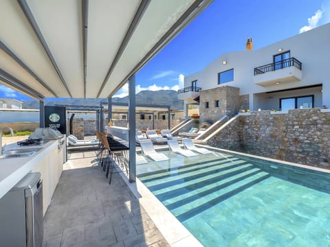 Grey Grand Villa Privater Pool