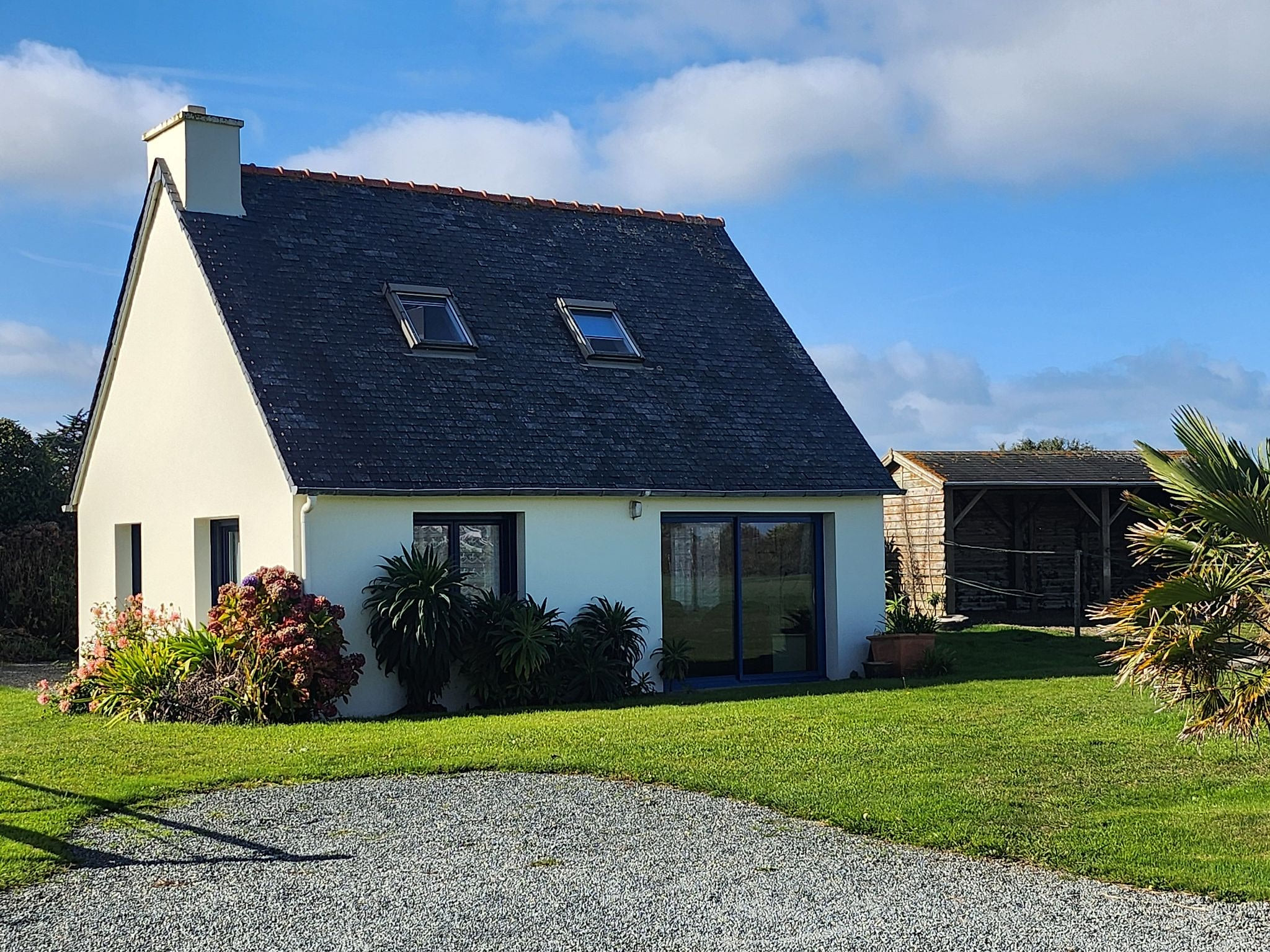 mit Blick auf das Wasser