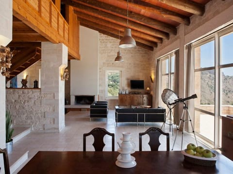 Villa aus Stein mit privatem Pool und BBQ-Bereich