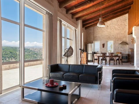 Villa aus Stein mit privatem Pool und BBQ-Bereich