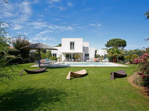 Villa 4 Schlafzimmer, privater Pool Garten und Parkplatz