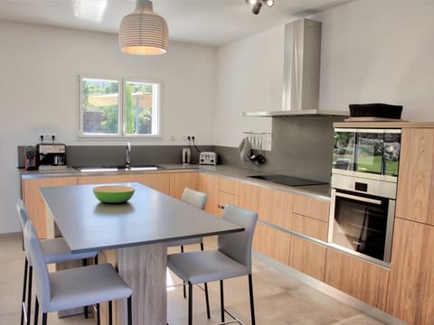 Villa 4 Schlafzimmer, privater Pool Garten und Parkplatz