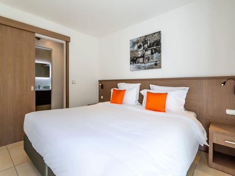 Villa 4 Schlafzimmer, privater Pool Garten und Parkplatz