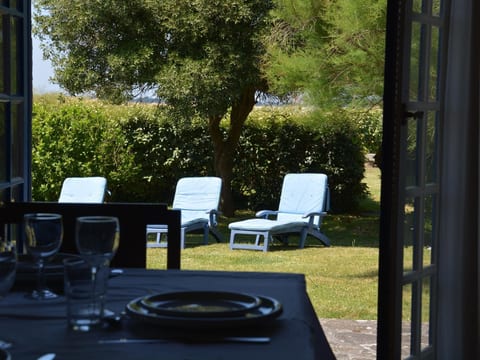 "Men Meur" mit Blick auf das Wasser