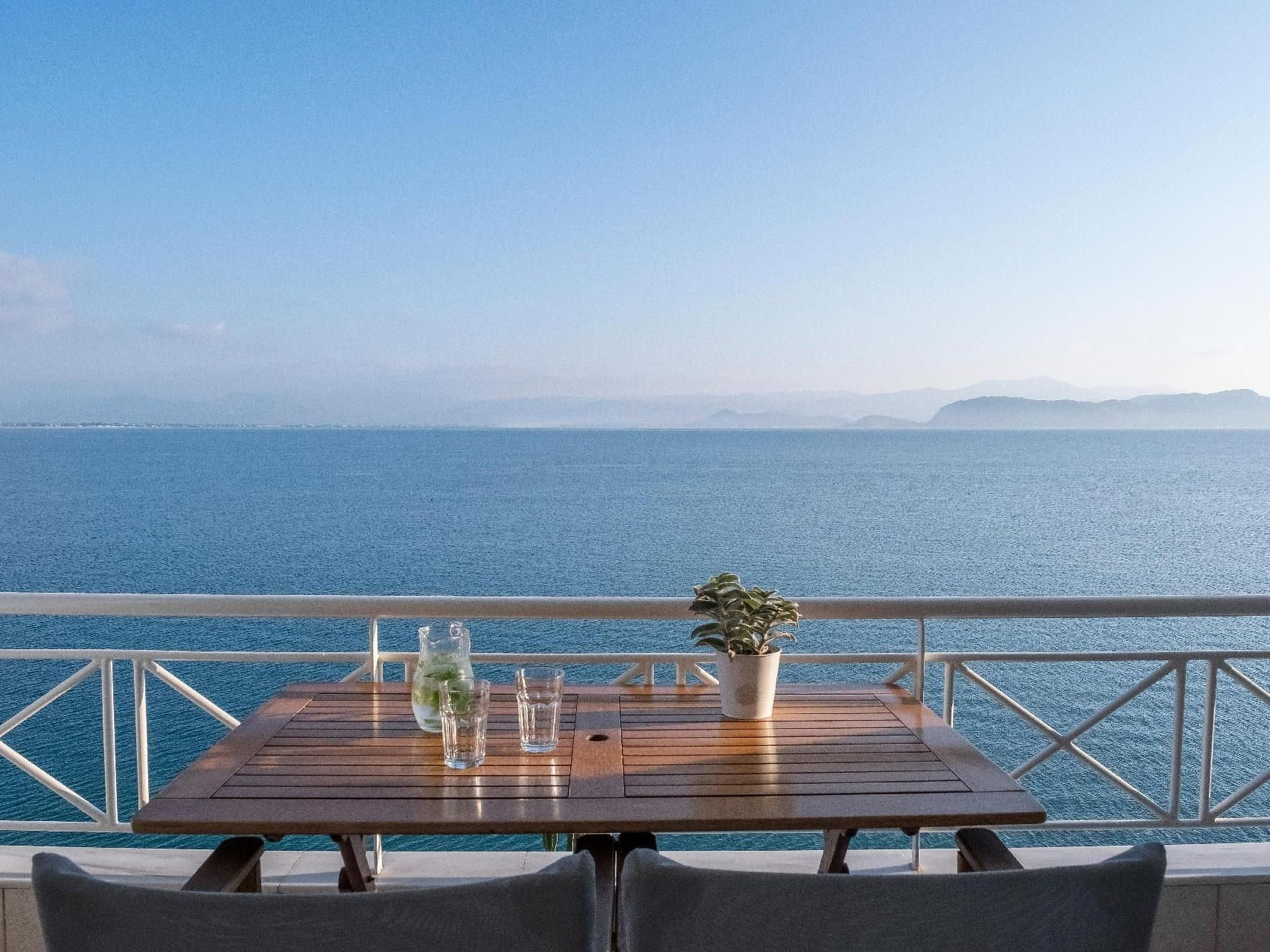 Zesa mit Balkon und Meerblick