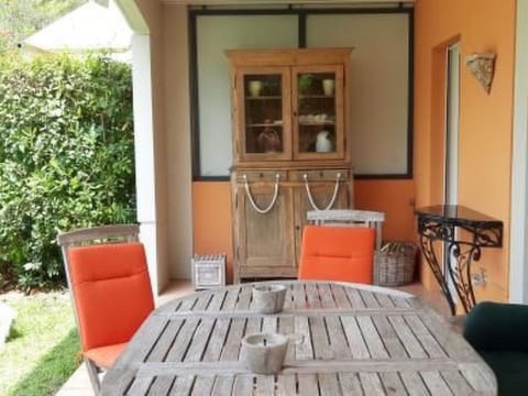 Moderne Wohnung in Mougins mit eigenem Garten