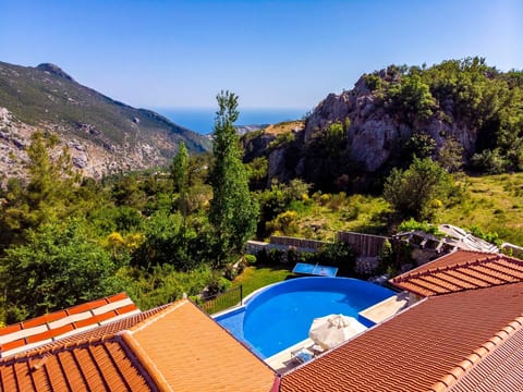 Rustikale Natursteinvilla mit Bergblick in Kalkan