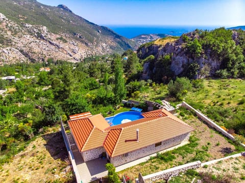 Rustikale Natursteinvilla mit Bergblick in Kalkan