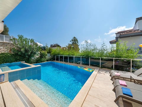 Exklusive Villa mit Infinitypool
