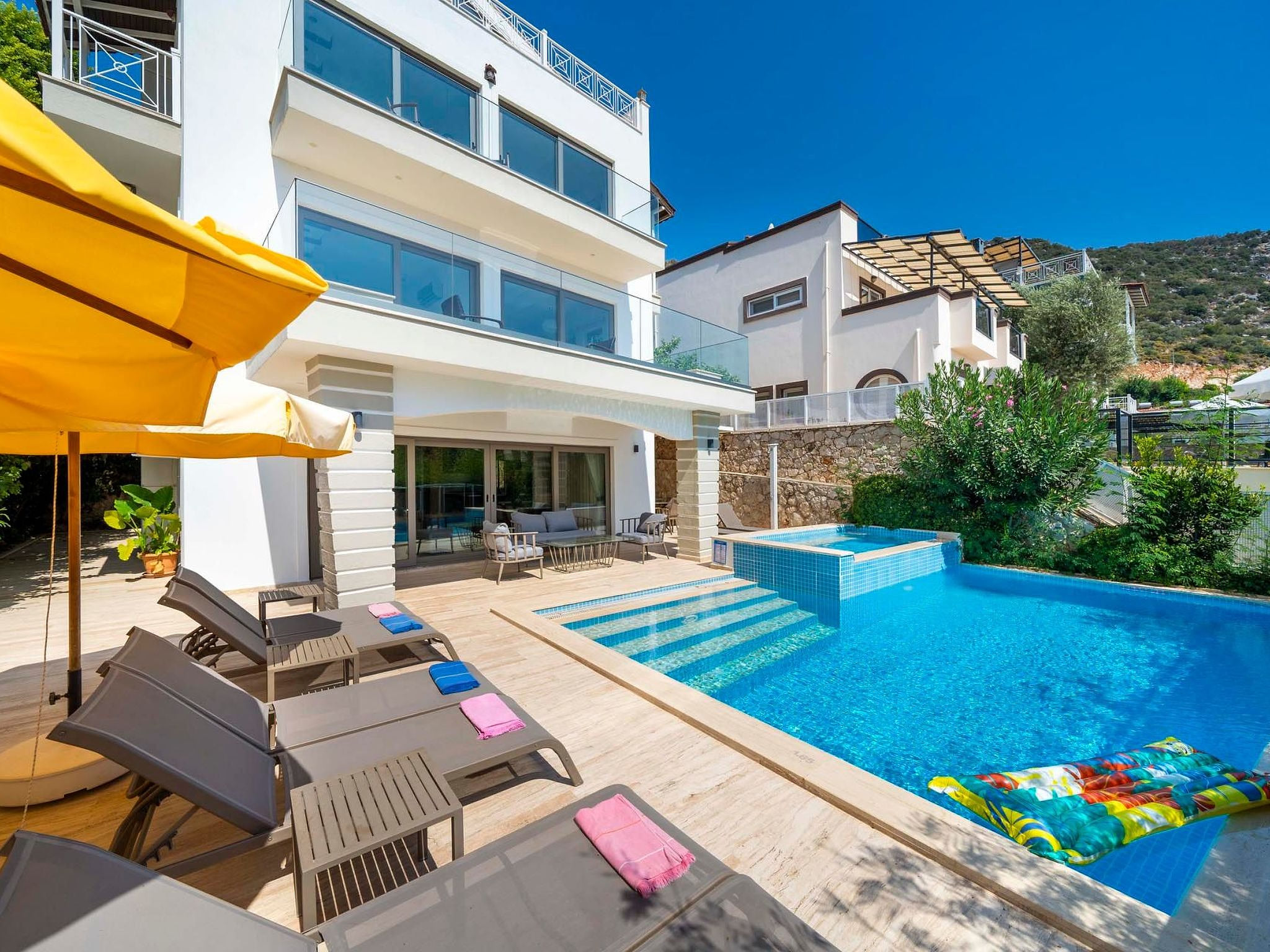 Exklusive Villa mit Infinitypool