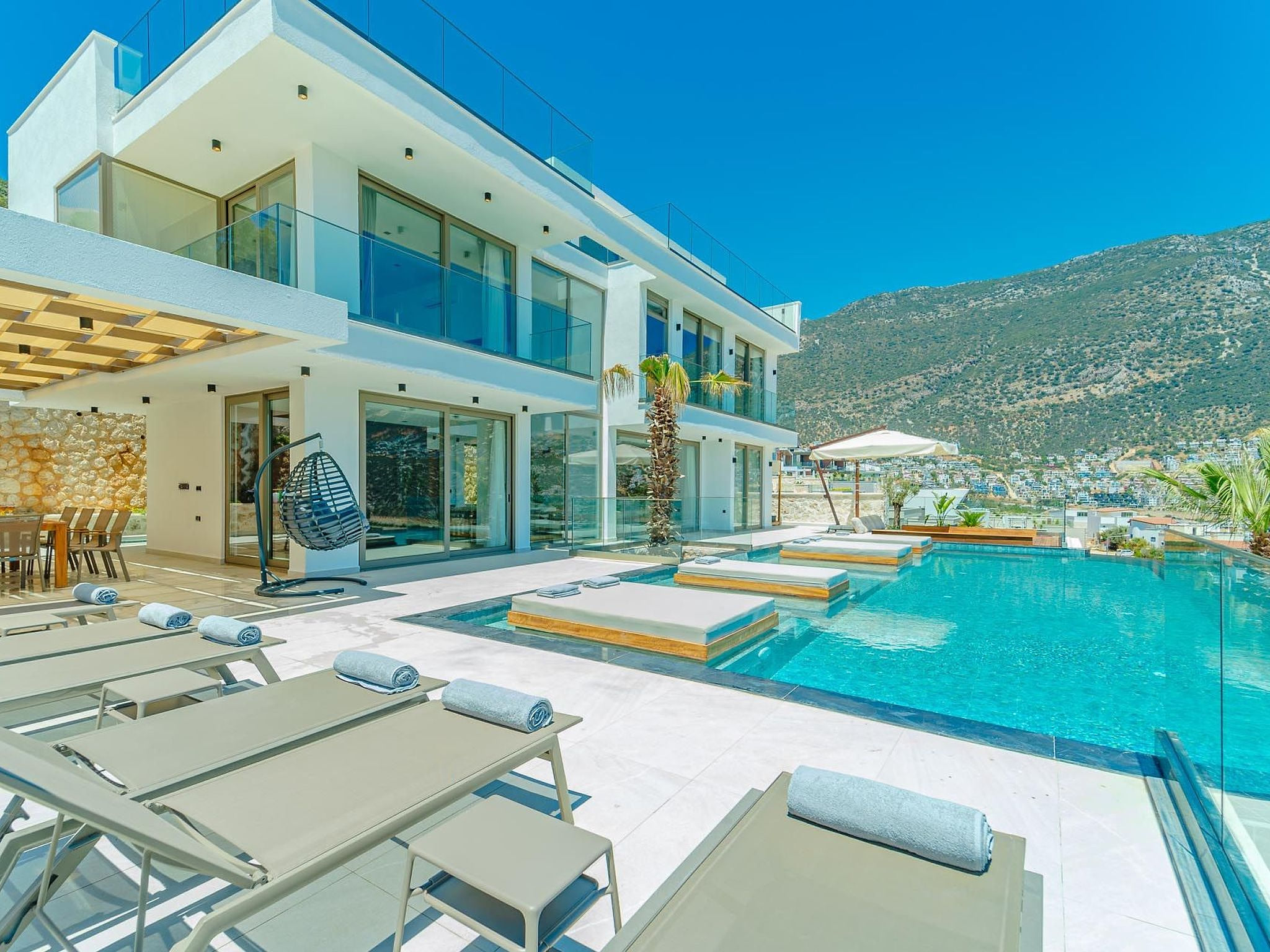Moderne Luxusvilla für bis zu 12 Personen