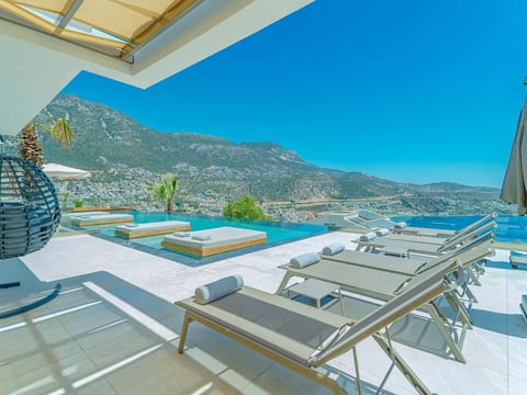 Moderne Luxusvilla für bis zu 12 Personen