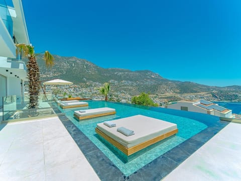 Moderne Luxusvilla für bis zu 12 Personen