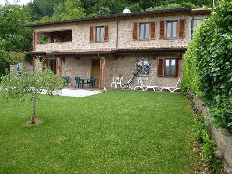 Rustico con hermoso jardín. - Camaiore