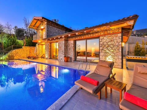 Natursteinhaus mit Pool in Kalkan Islamlar