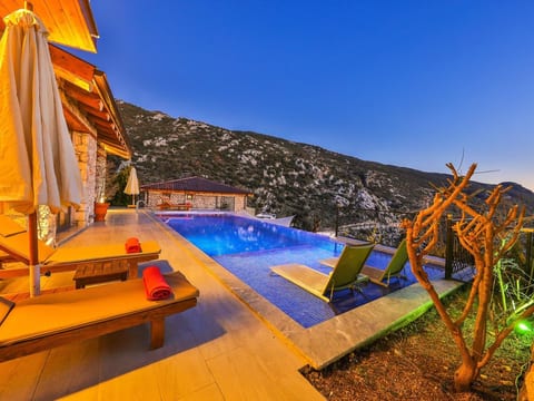 Natursteinhaus mit Pool in Kalkan Islamlar