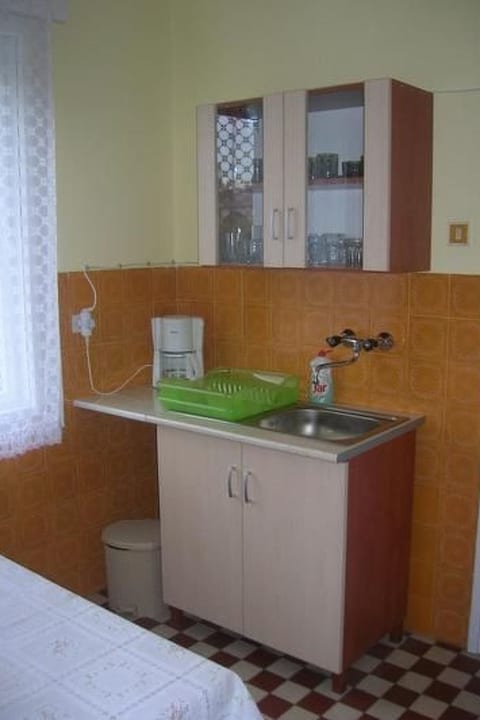 Schönes Ferienhaus in Fonyód mit Grill und Garten