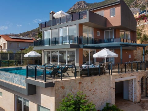 Luxuriöse Villa mit Meerblick in Kalkan Kalamar