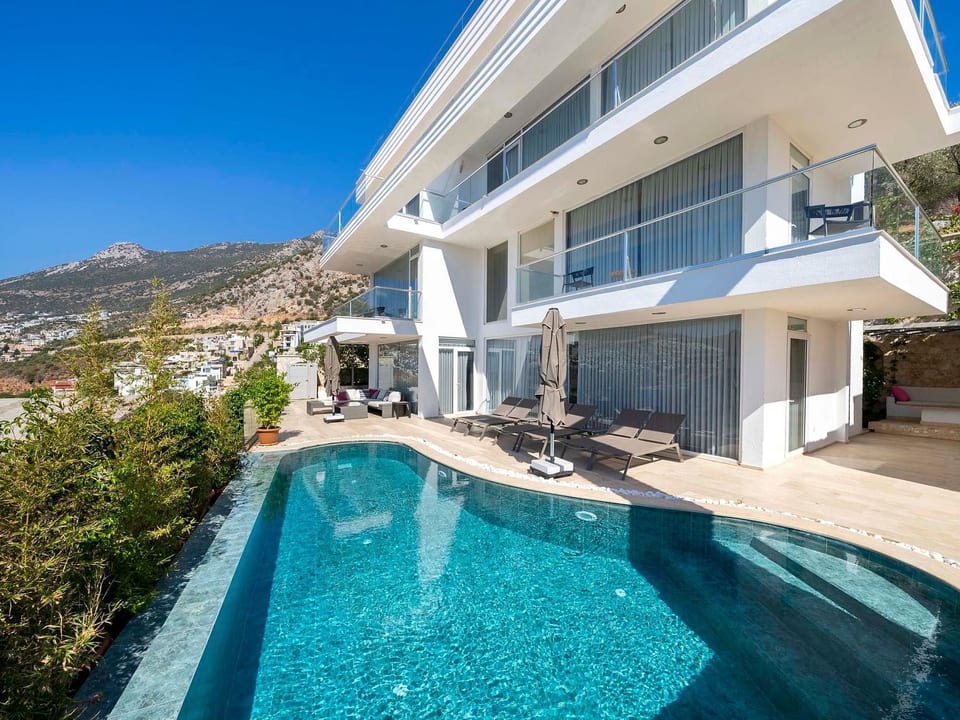 Große Villa direkt am Meer mit Infinitypool - Kaş