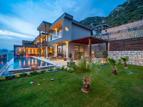 Moderne Luxusvilla mit Meerblick