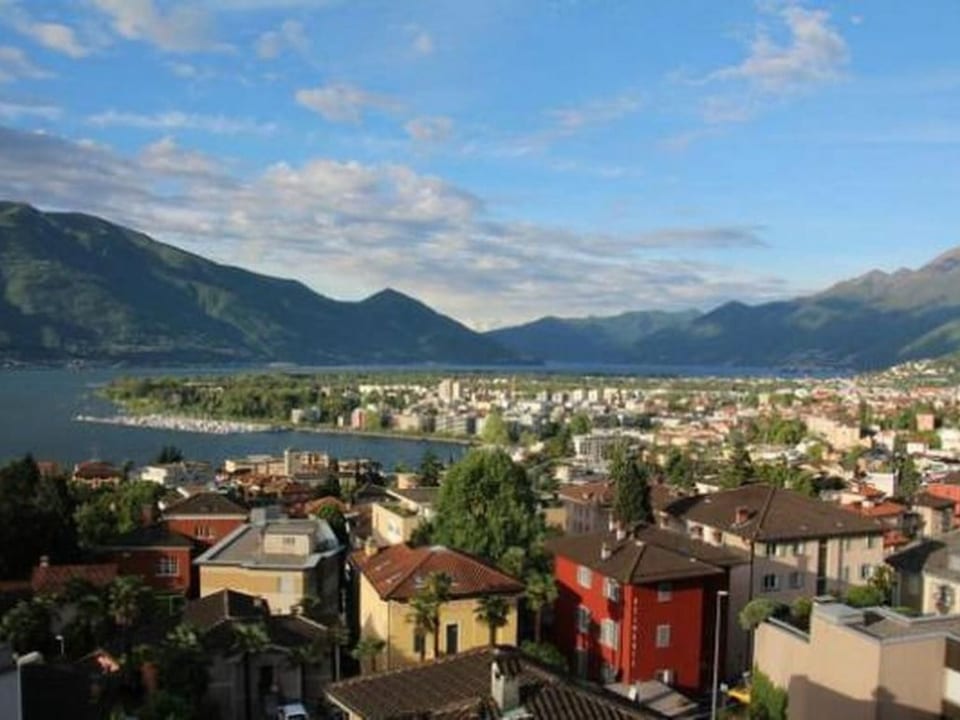 mit Panorama-Sicht und Schwimmbad - Locarno