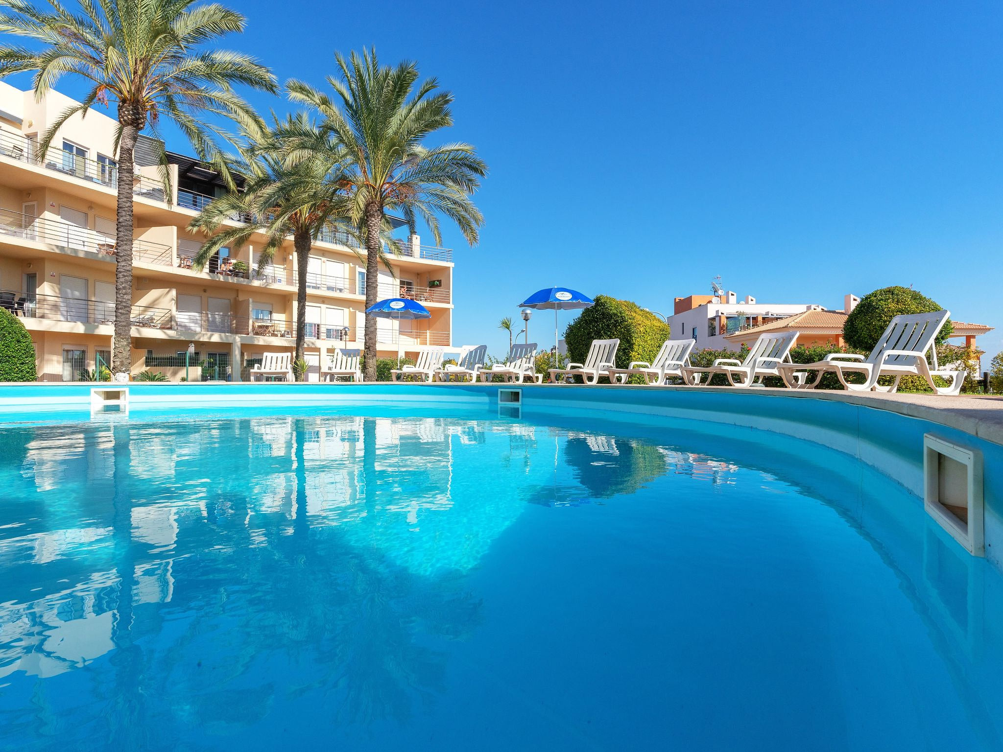 Wohnung mit Terrasse und 2 Schwimmbecken