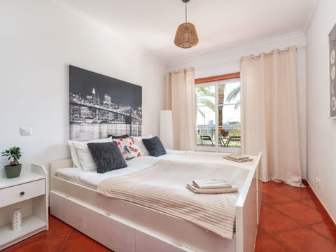Wohnung mit Terrasse und 2 Schwimmbecken