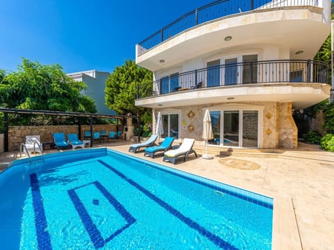 Steinhaus Villa direkt im Zentrum von Kalkan