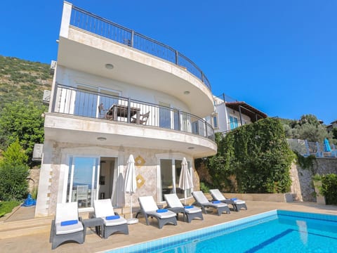 Steinhaus Villa direkt im Zentrum von Kalkan