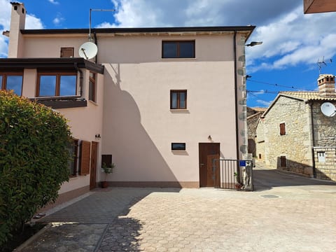 Haus Mirelia für zwei Personen mit Garten