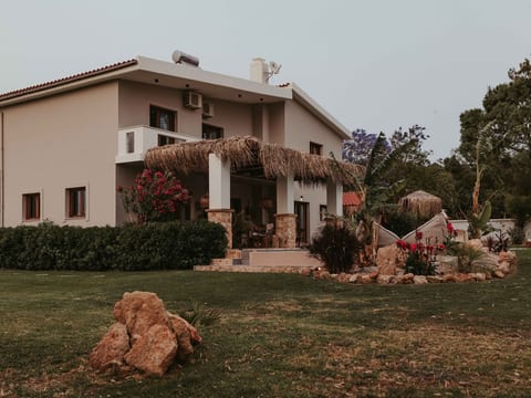 Villa Maya mit Pool und Bergblick