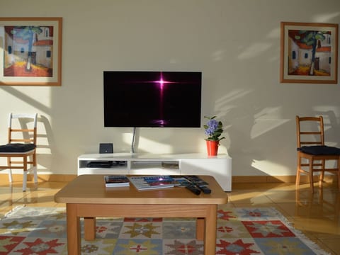 Zwei-Bett-Apartment mit großem Pool