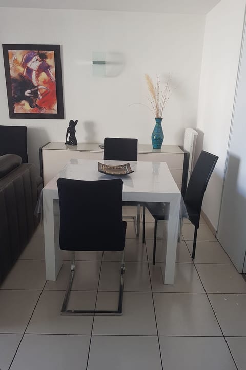 Moderne Ferienwohnung mit Meerblick