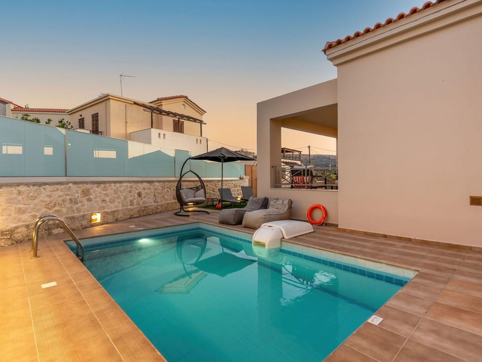 3-Schlafzimmer-Villa mit privatem Pool und Ladegerät für Elektroautos - Adele