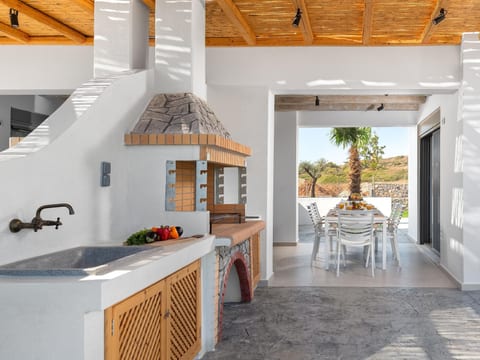 Villa Pounentis auf einem Hügel in Lachania