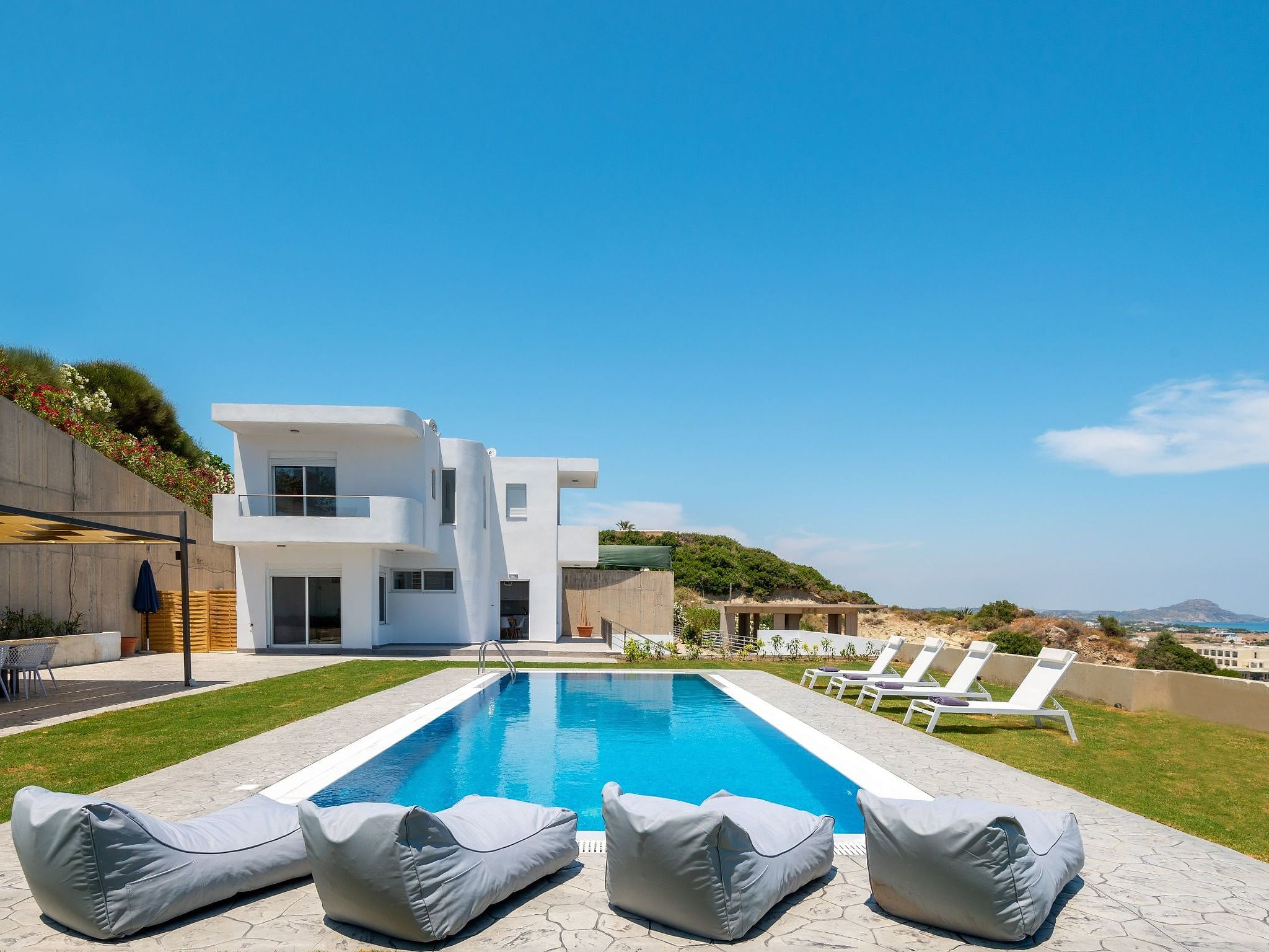 Schönes Ferienhaus in Afantou mit privatem Pool
