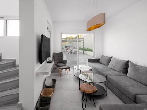 Schönes Ferienhaus in Afantou mit privatem Pool